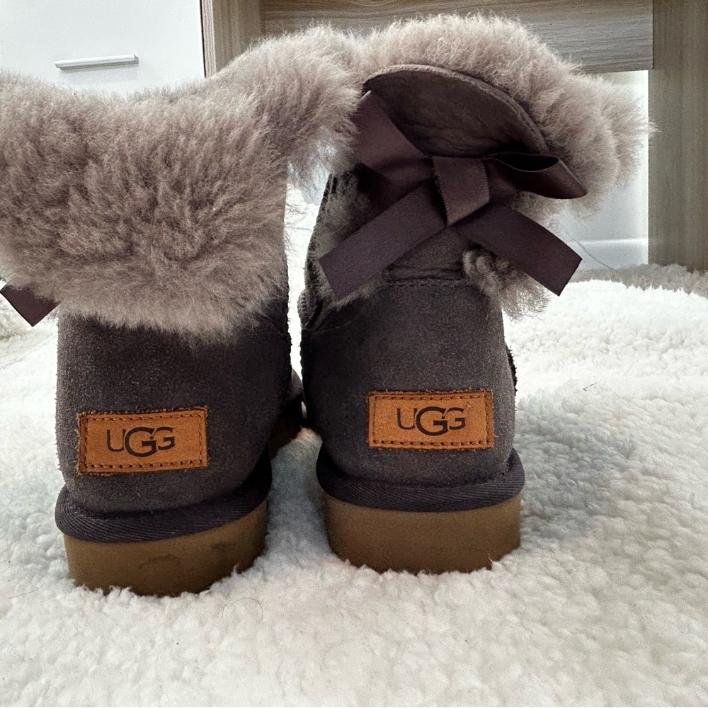 UGG Gray and Brown Boots with Fur Trim and nail